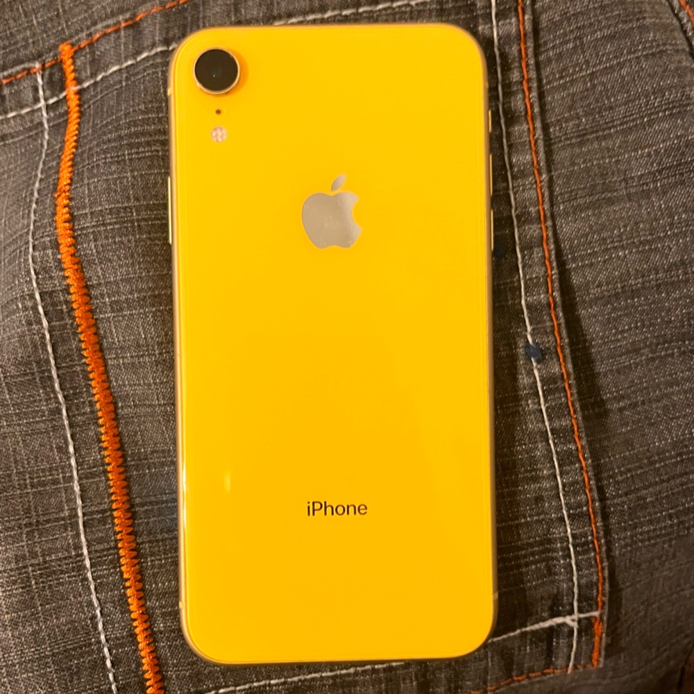 iPhone XR ! - Picture 2 of 3
